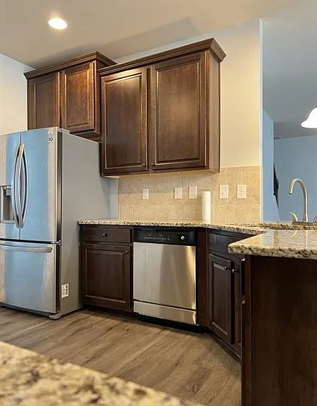 921 Prather Ct — Photo 12