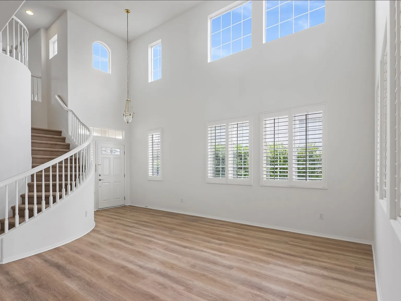 4 bed, 2513 sqft, $6,500 — Photo 4