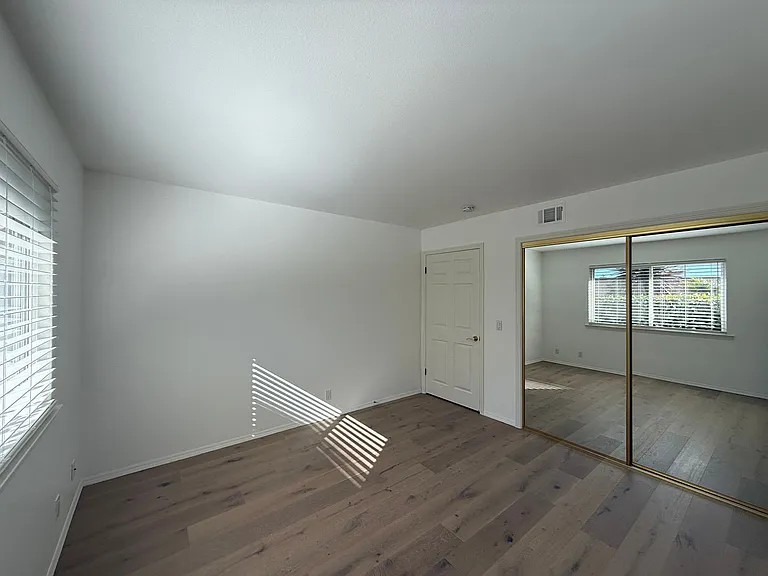 2441 Iron Ridge Ct — Photo 35