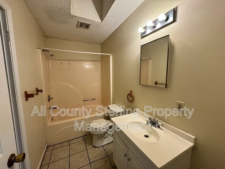 159 SW Elizabeth Ct — Photo 9
