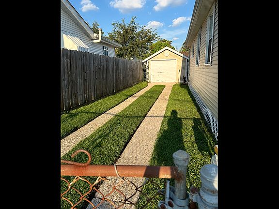 3rd image of 225 Anthony Ave