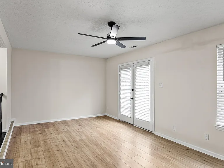 127 Villa Knoll Ct — Photo 11