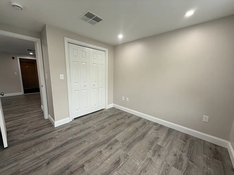Pondsview Apartments — Photo 123