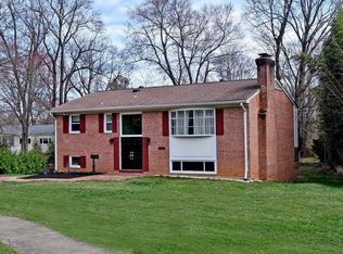 1043 Warbler Pl, Mc Lean, VA 22101