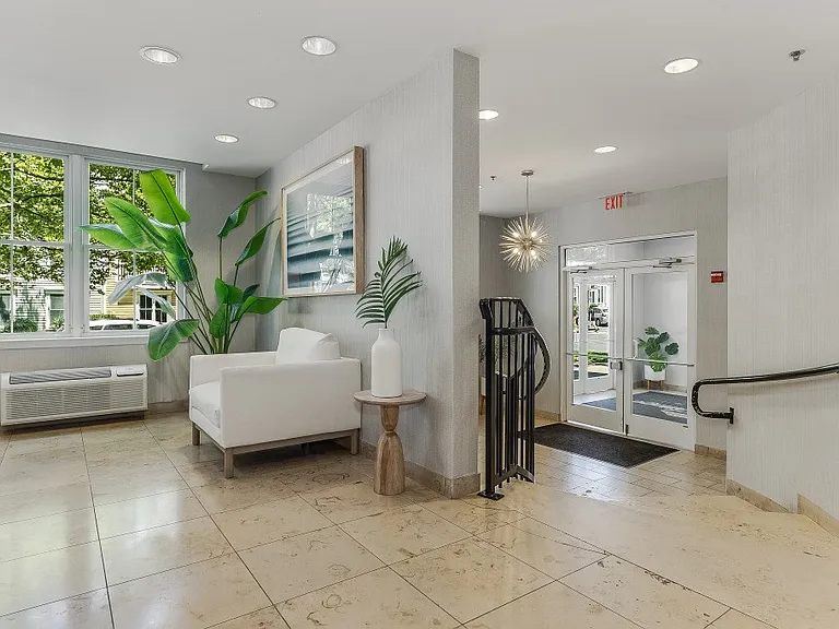 Pier Village Apartments — Photo 3