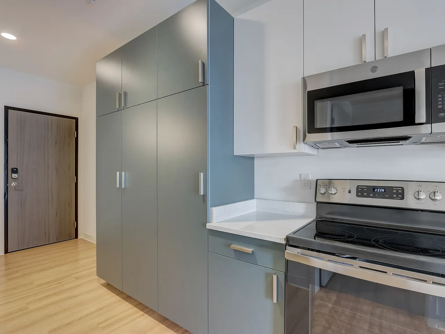 Element Apartments — Photo 1