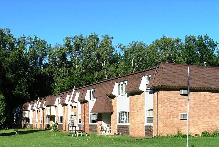 Meadow Creek Apartments — Photo 11