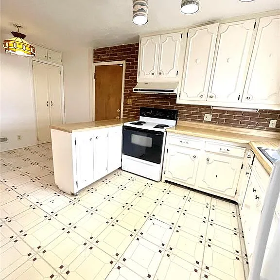 1911 Foster Dr — Photo 7