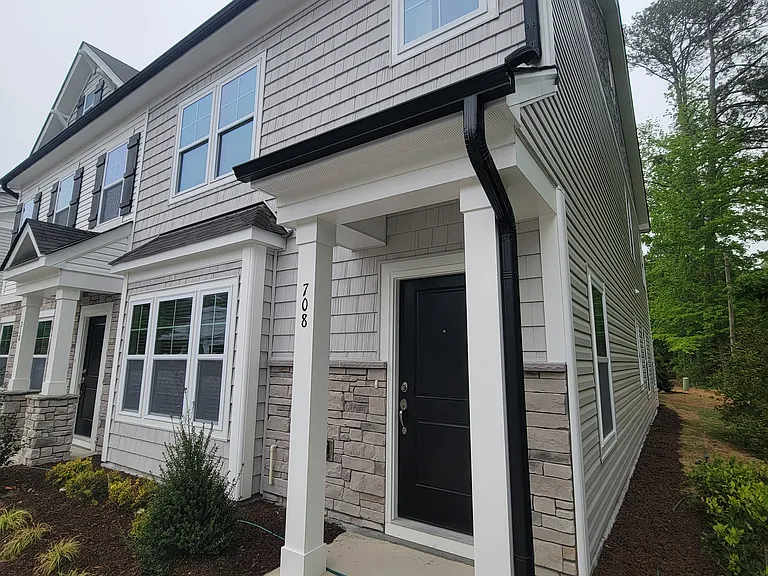 102 E Franklin St — Photo 1