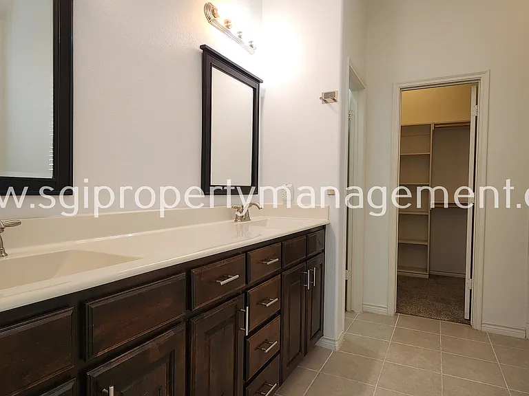 1369 Crescent Cove Dr — Photo 21