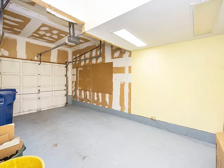 58 Danielle Ct — Photo 35