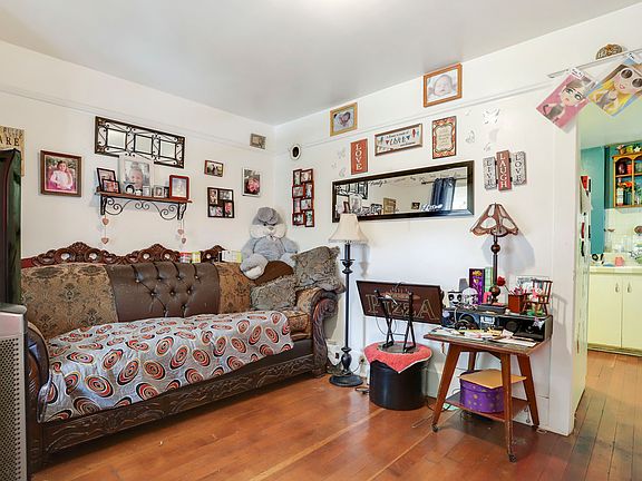 5th image of 121 E Jefferson St