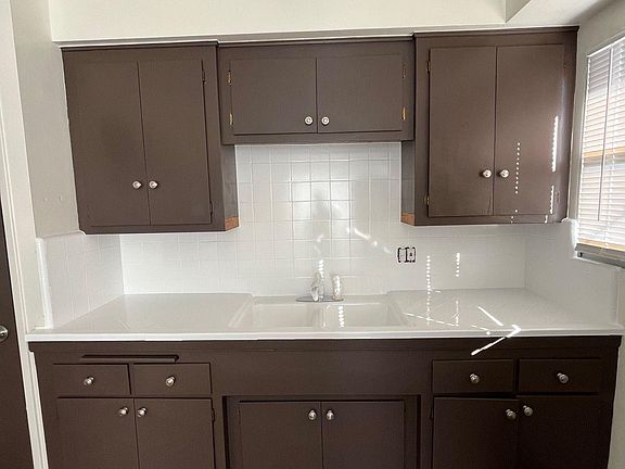 2nd image of 5088 Highland View Ave #6
