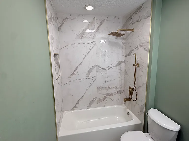142 NW Dorchester St — Photo 7