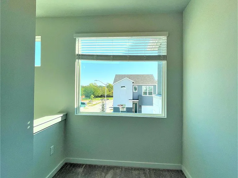 15110 Forum Ave — Photo 14