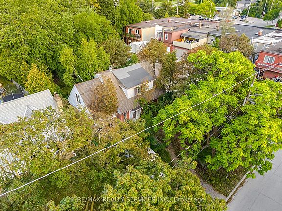 4th image of 7 Ashbourne Dr