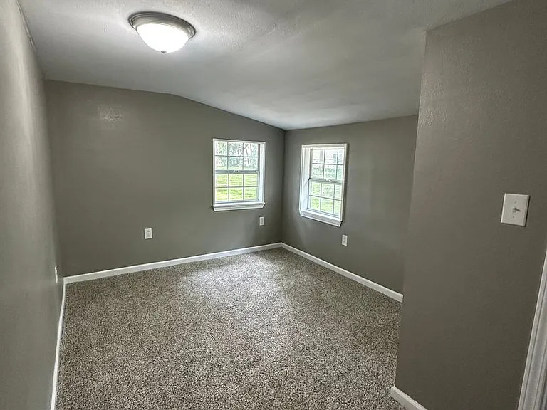 1818 N Weller Ave — Photo 9