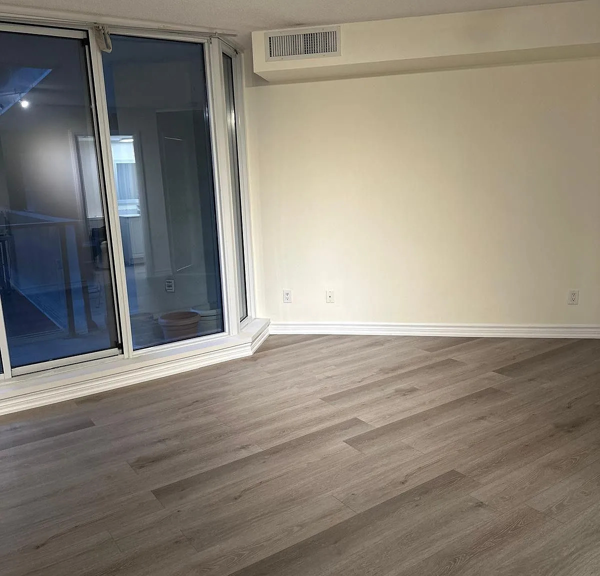 111 Elizabeth St — Photo 2