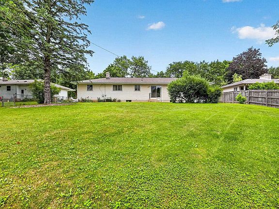 2nd image of 4801 Goldfinch Dr