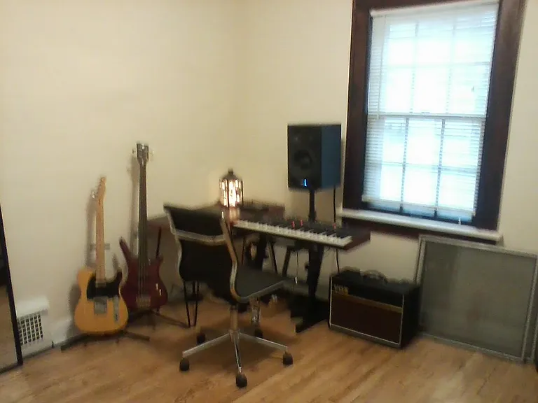 Bedroom/office