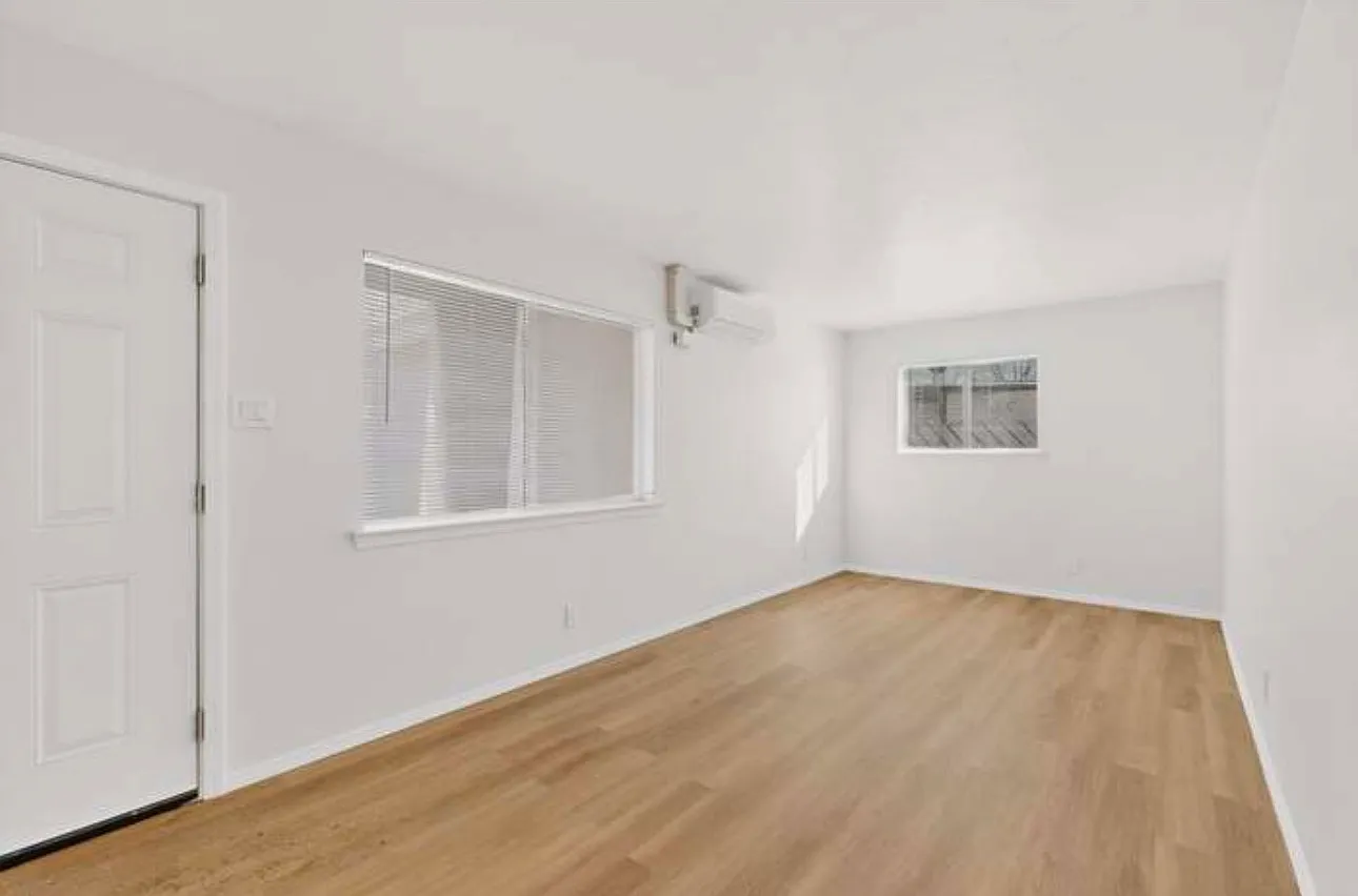 2 bed, 693 sqft, $1,300 — Photo 3