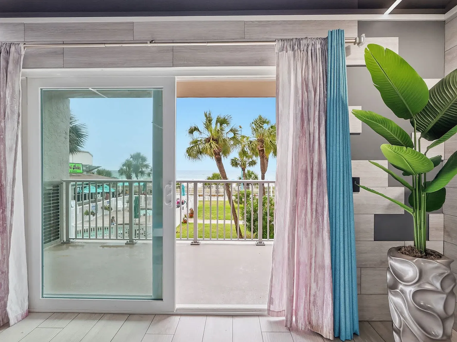 1 bed, 1.5 bath, 740 sqft, $2,000 — Photo 2