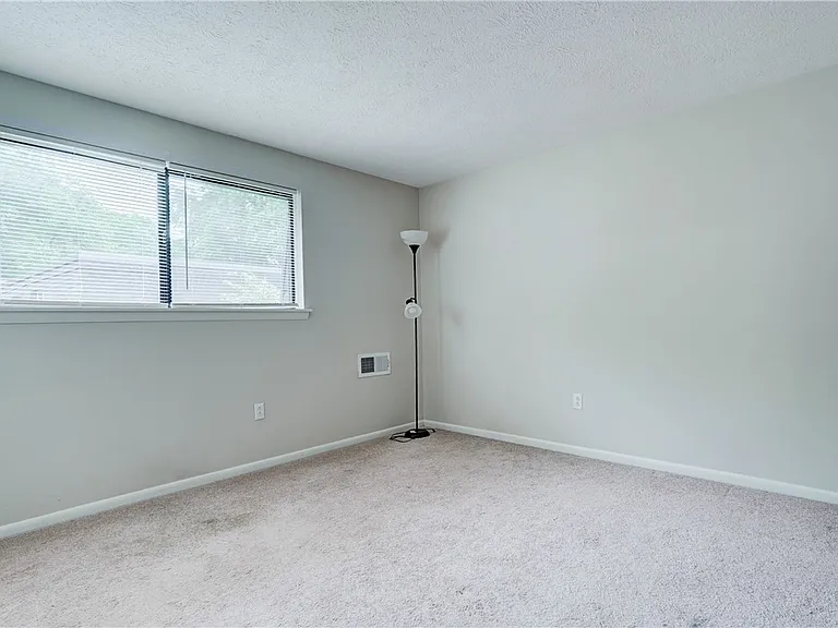 133 Penn Ln — Photo 11
