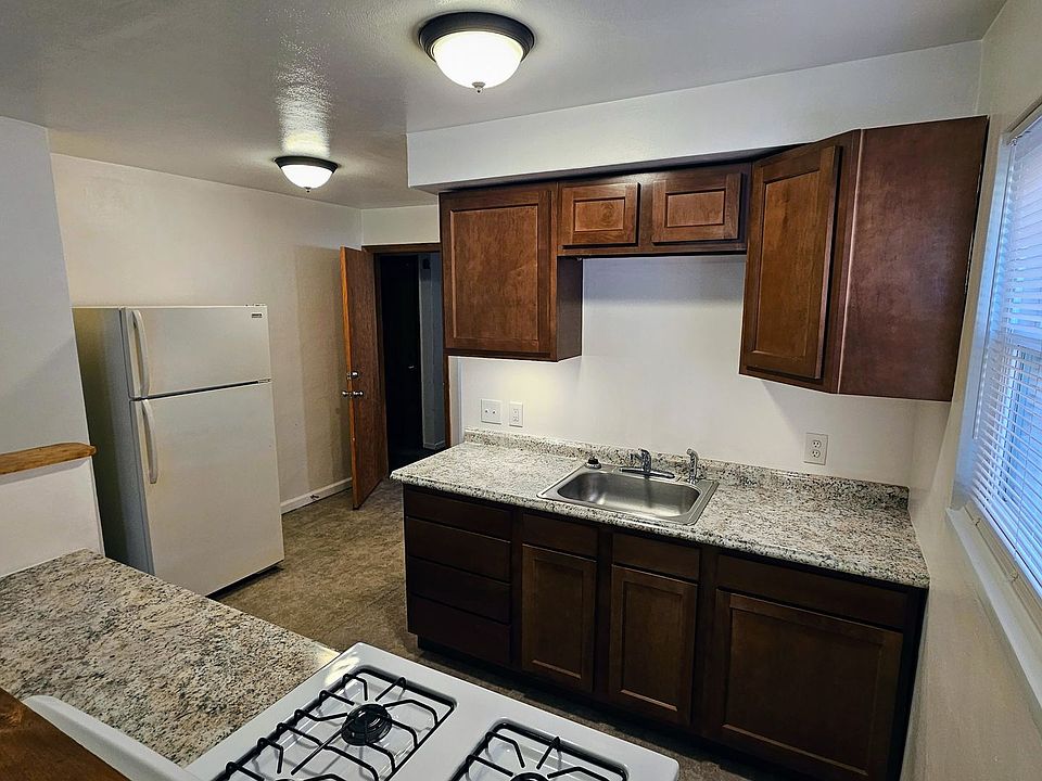 1st image of 214 Basswood Ave