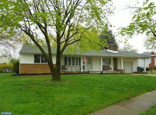 410 Cecelia Dr, Blackwood, NJ 08012