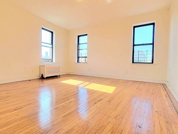 2nd image of 3405 Kings Hwy APT 5E