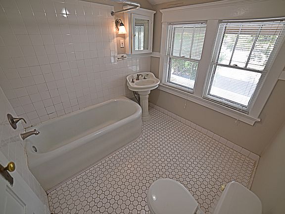 4th image of 3745 Warwick Blvd APT 4