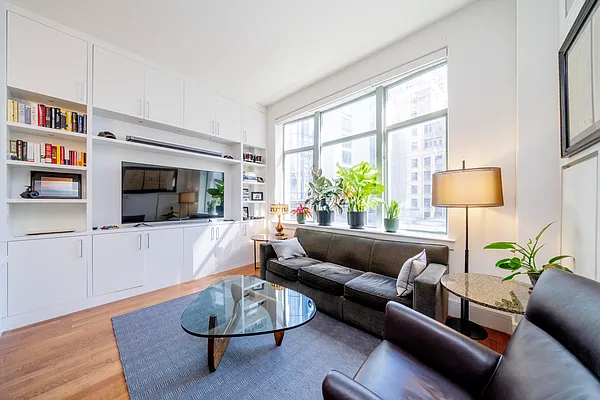 Sold by SERHANT. | media 4