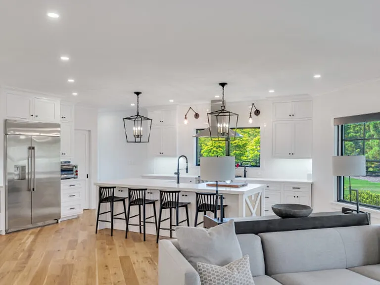 945 Royalton Row — Photo 10