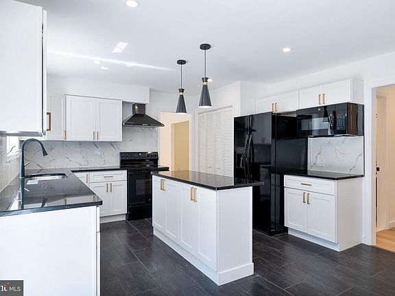 2nd image of 800 Berrymans Ln