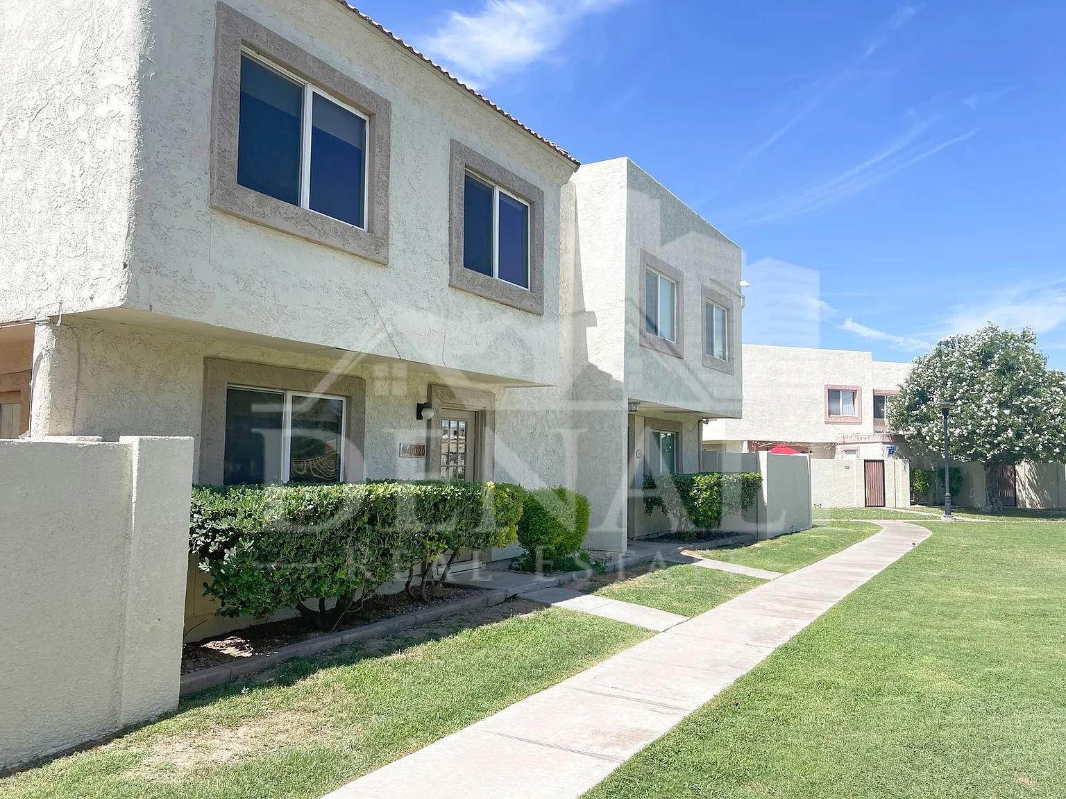3 bed, 1.5 bath, 1053 sqft, $2,195 — Photo 2