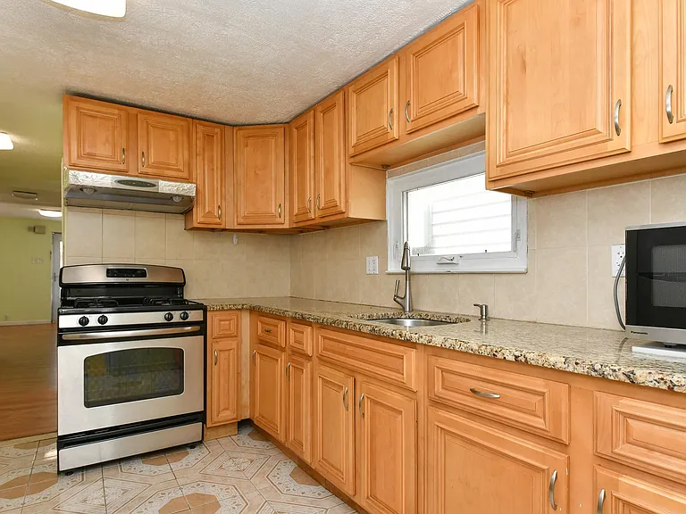 26 Charles St #1 — Photo 4