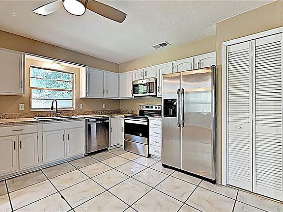 5th image of 1420 Clayton Dr