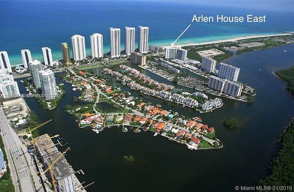 Arlen House East Condo — Photo 2