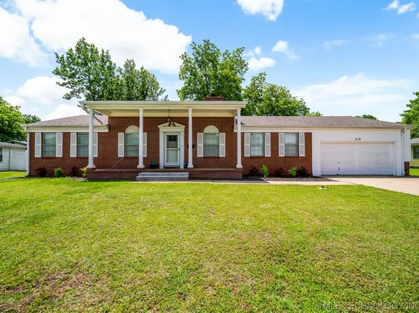 318 SE 7th Pl, Pryor, OK 74361