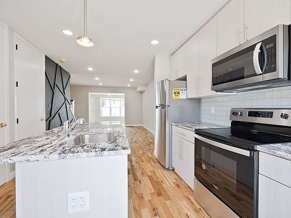 3rd image of 2653 Massey St
