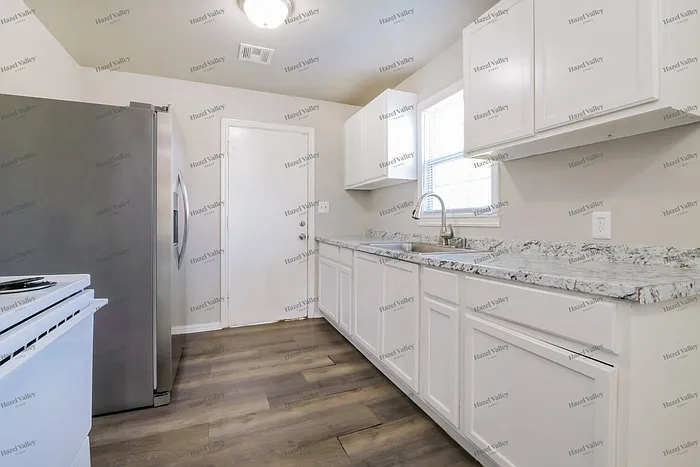 1433 Maple Dr — Photo 6