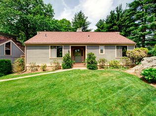 422 W Lyon Farm Dr, Greenwich, CT 06831