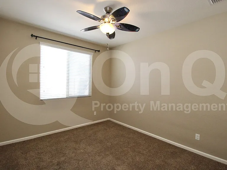 867 E Aberdeen Dr — Photo 15