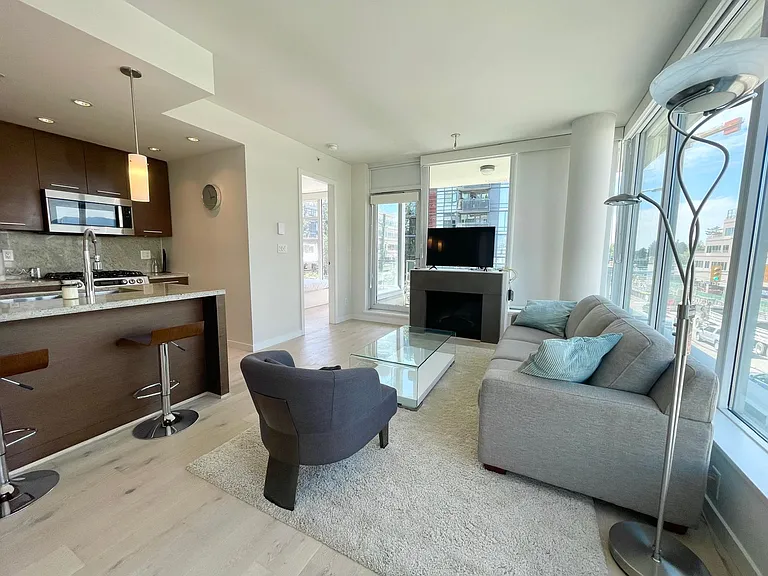 2528 Maple St #305 — Photo 8