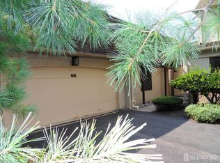 91 Gate House Ln, Edison, NJ 08820