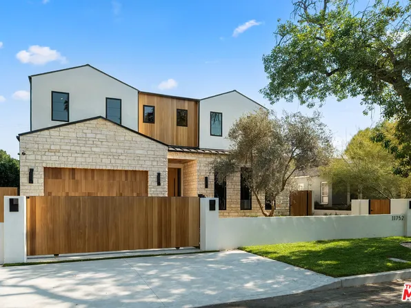 11752 Blix St, Valley Village, CA 91607