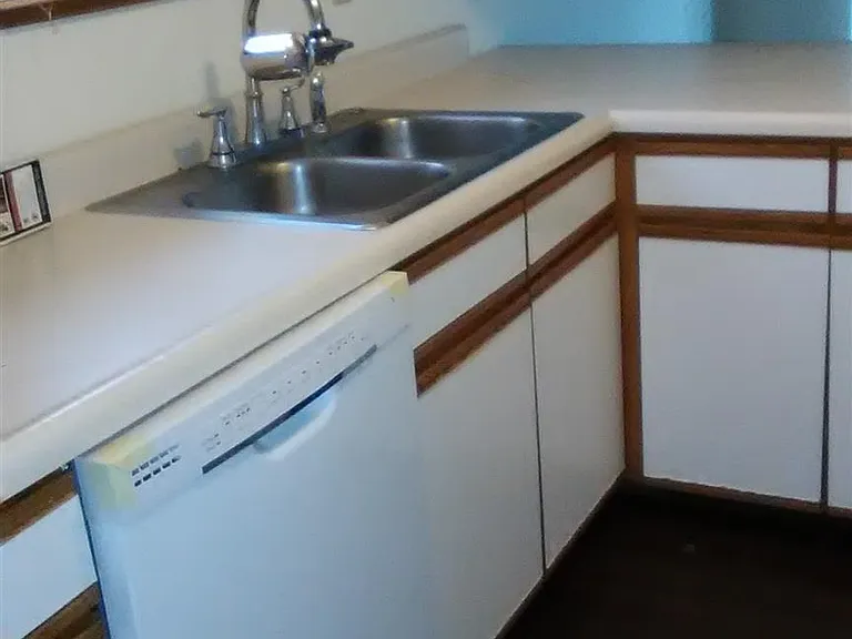 402 S Village Ct — Photo 3
