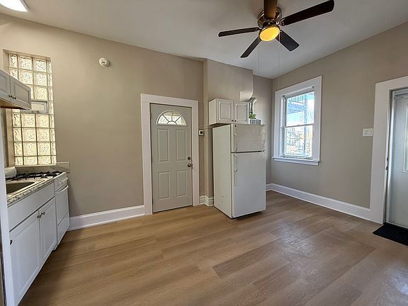 4th image of 2042 W Chicago Ave #3R