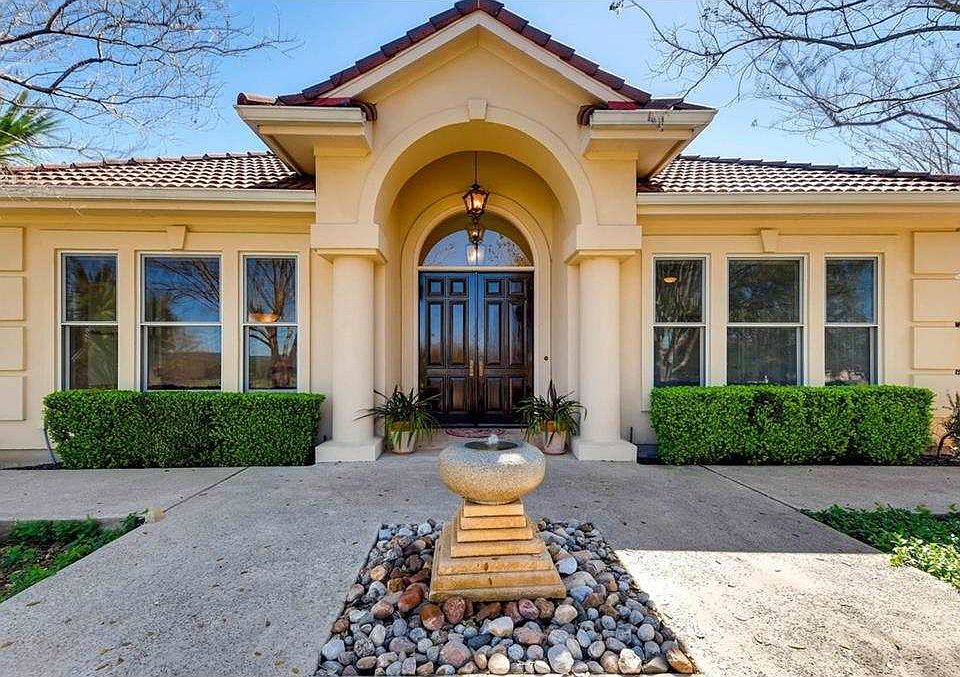 1st image of 25720 Cliff Cir
