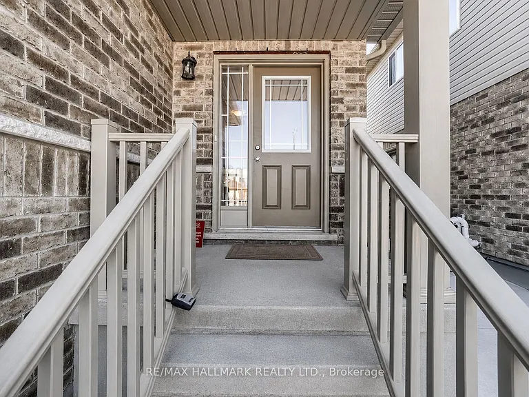 75 John Brabson Cres — Photo 2